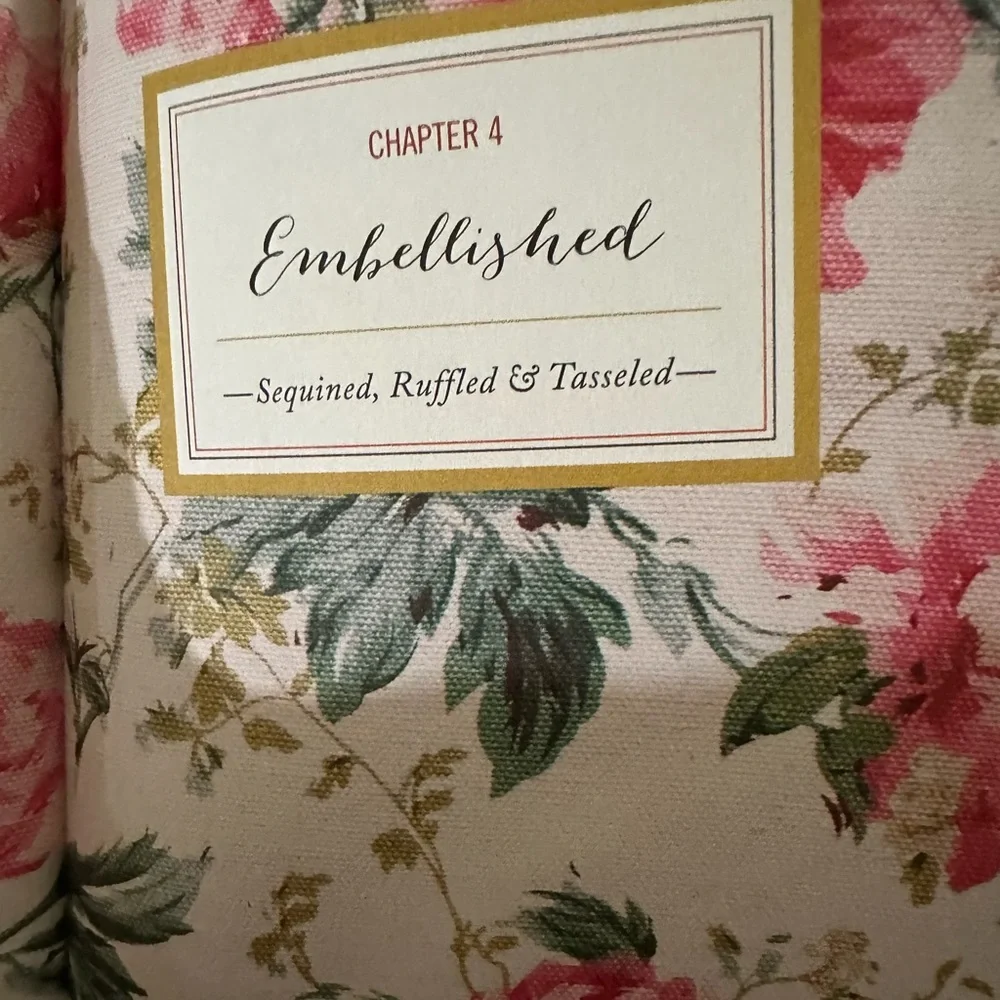 HOW to TIE a SCARF BOOK. Detailed pictures of 33 styles. Hermès ribbon bookmark. - Picture 6 of 14